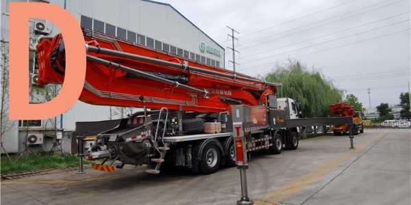 泵車在伸展支腿時，要注意哪些