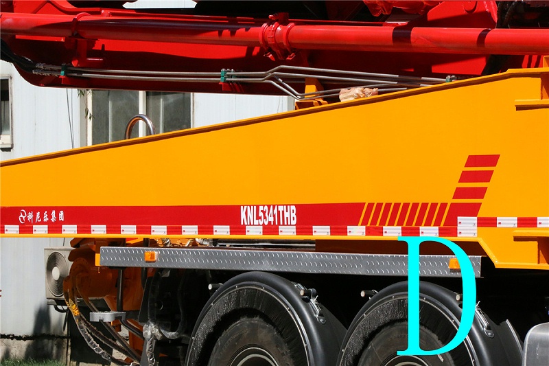 青島小型混凝土泵車(chē)價(jià)格 (1)