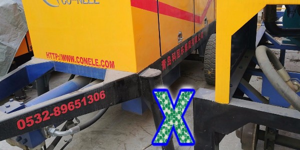 混凝土泵入庫(kù)前清洗、放水、涂潤(rùn)滑脂、擦干每一個(gè)步驟都不能少