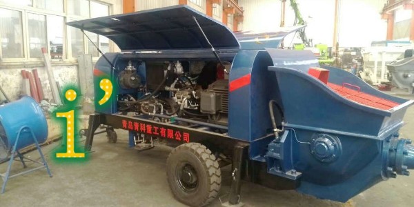 將混凝土輸送泵兩側活塞轉到清洗室位置并涂上潤滑油的作用是什么？