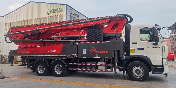 科尼樂(lè)豪沃44米泵車