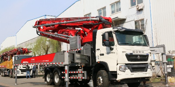 科尼樂(lè)豪沃47米泵車