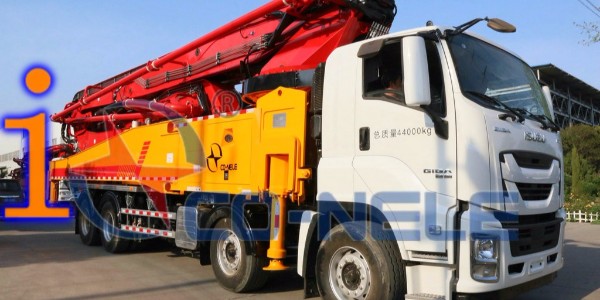 小型泵車管道滑動或脫落時，就需要給你的愛車更滑新管了