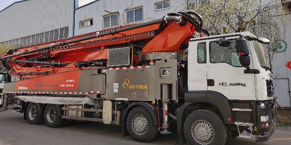 科尼樂(lè)58米泵車(chē)針對(duì)大型施工而設(shè)計(jì)，適合多種工地工況