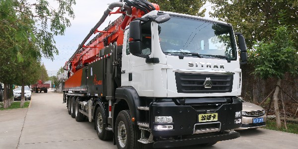 關于操控泵車臂架應該注意哪些