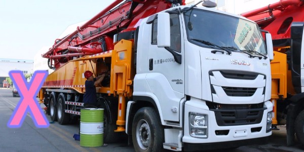 軟管的使用及庫(kù)存期限會(huì)對(duì)小型泵車的日常工作造成哪些影響呢？